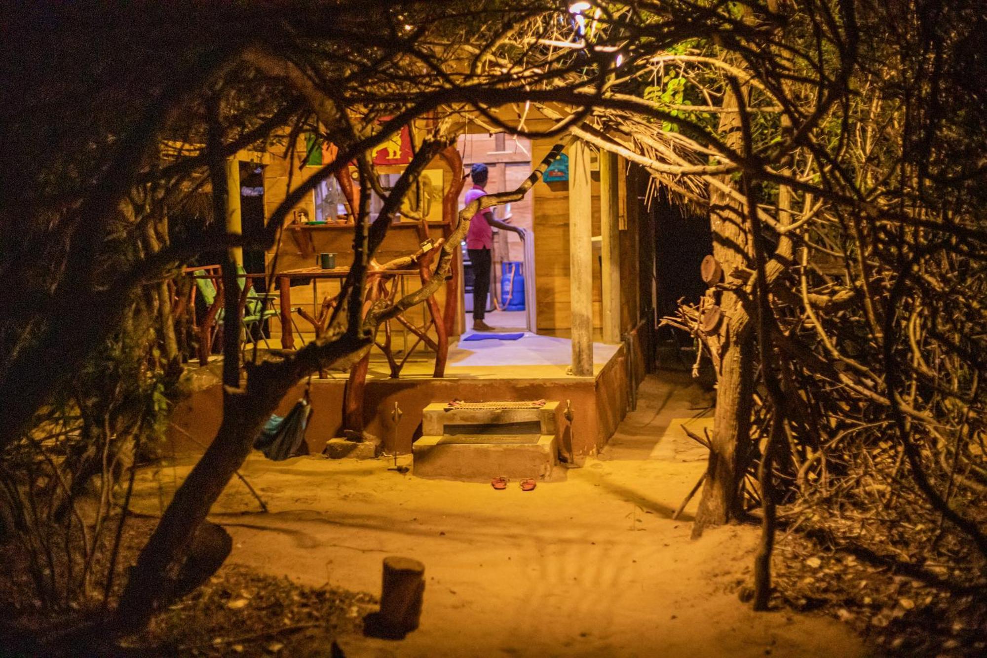 Yala Podi Hoona Bush Camp Hotel ภายนอก รูปภาพ