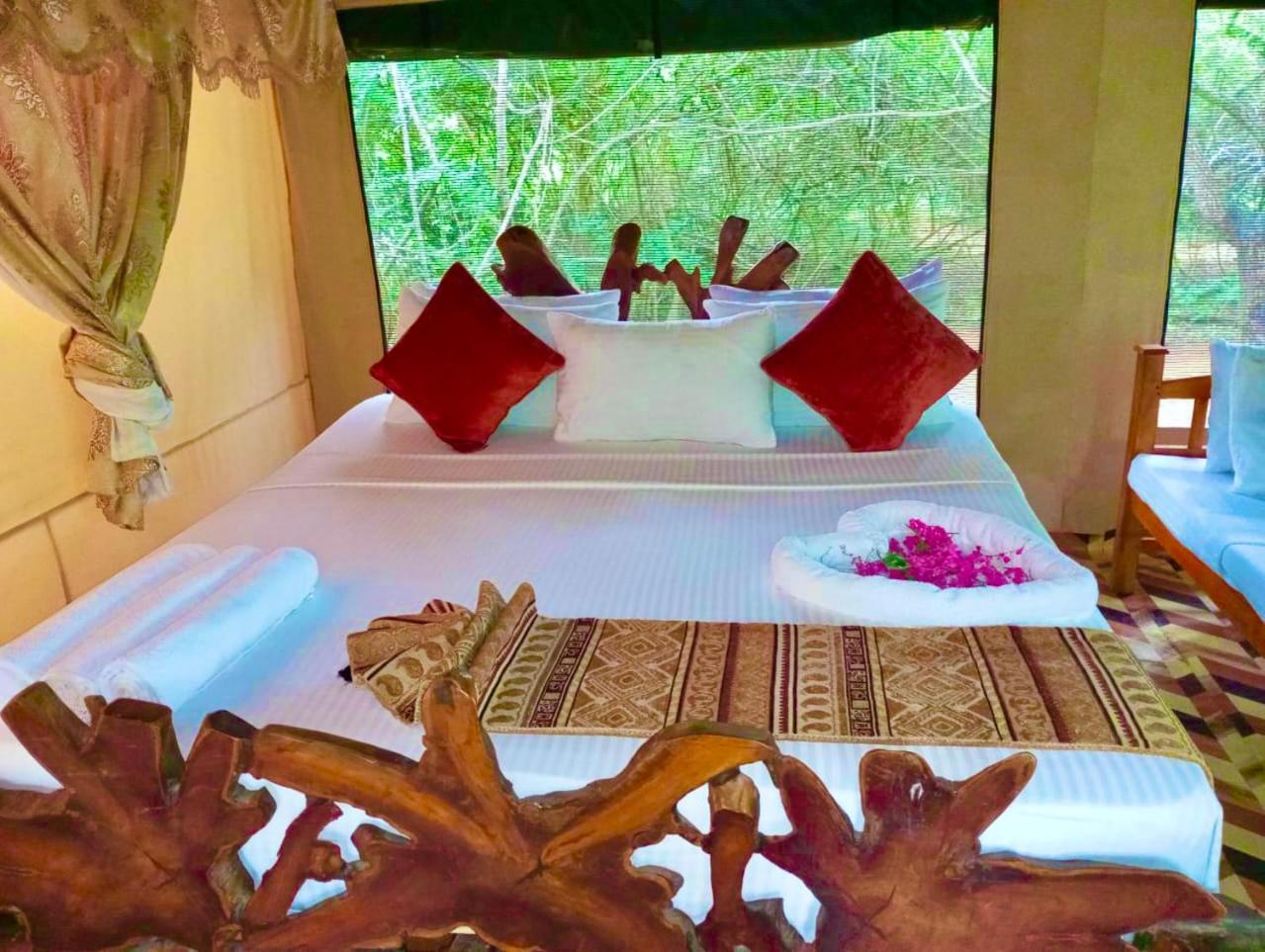 Yala Podi Hoona Bush Camp Hotel ภายนอก รูปภาพ